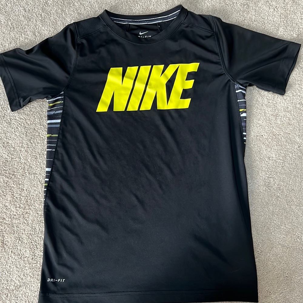 Boys Nike DriFit L T shirt